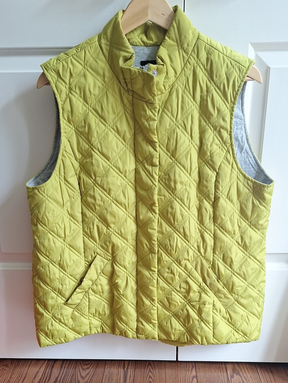 Jones New York Sport Quilted Sleeveless Vest in Yellow-Green
